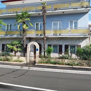3* Pensjonat & Soba Skarica